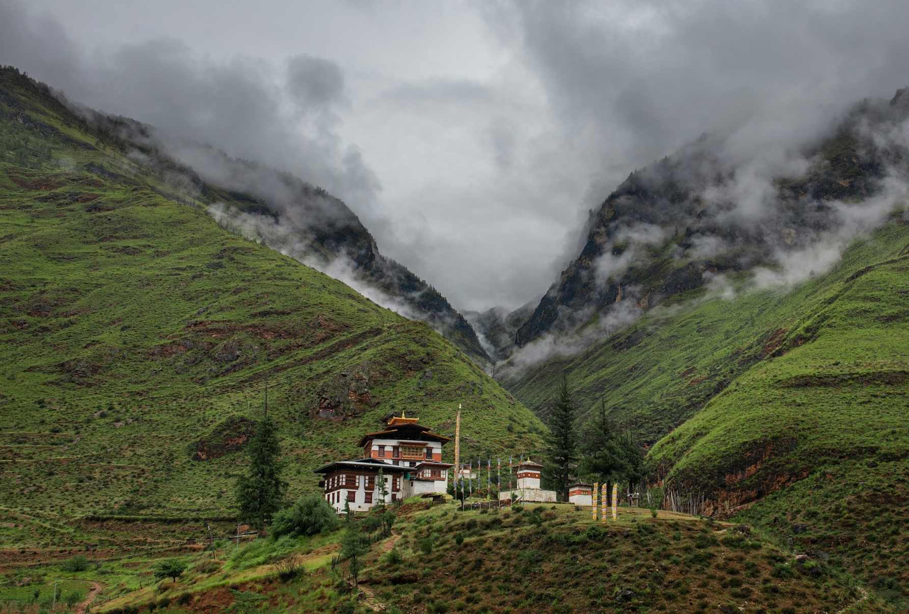 Best Bhutan Tour Packages from India – Affordable, Luxury & Group Tours