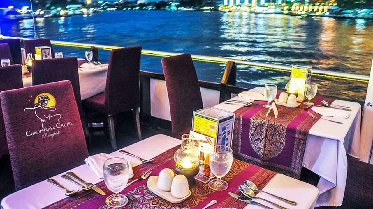 Chao Phraya River Cruise with Dinner