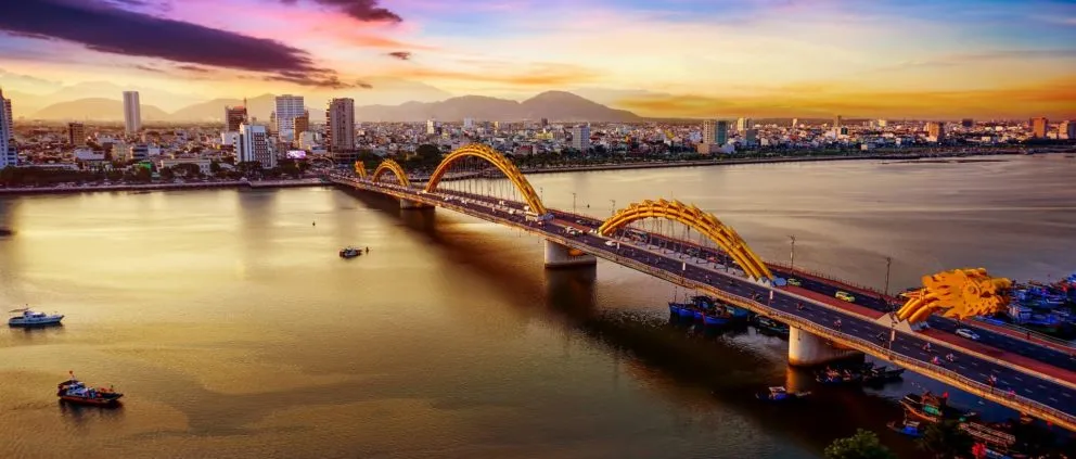 Da Nang’s Dragon Bridge: A Fiery Night of Lights and Wonder