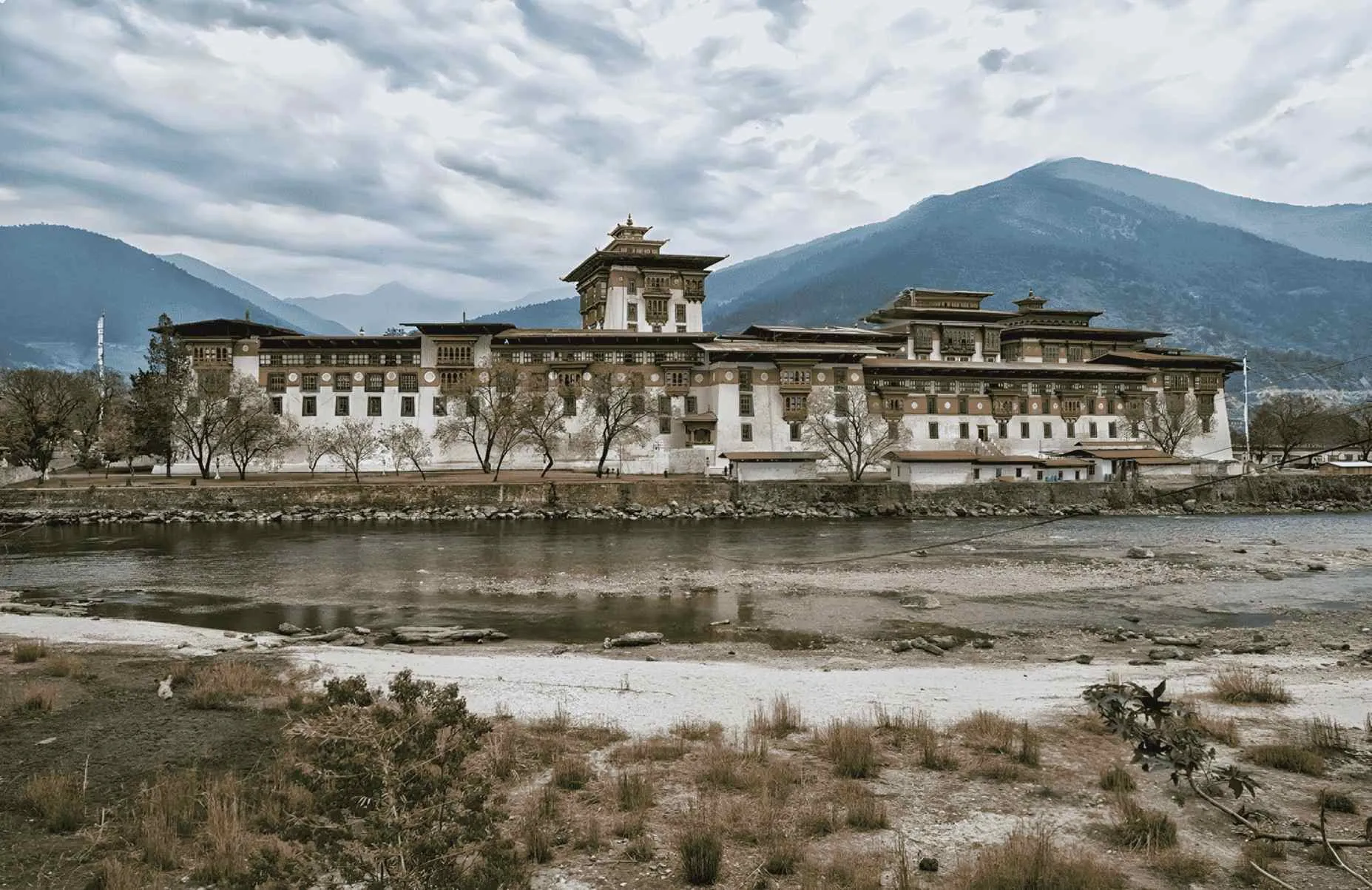 Bhutan Travel Guide 2025: Visa Rules, Entry Permits, Border Crossings & SDF for Indians