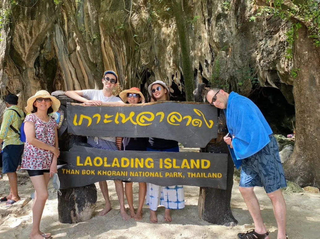 Krabi Hong Island Tour by Long Tail Boat & Speed Boat from Krabi