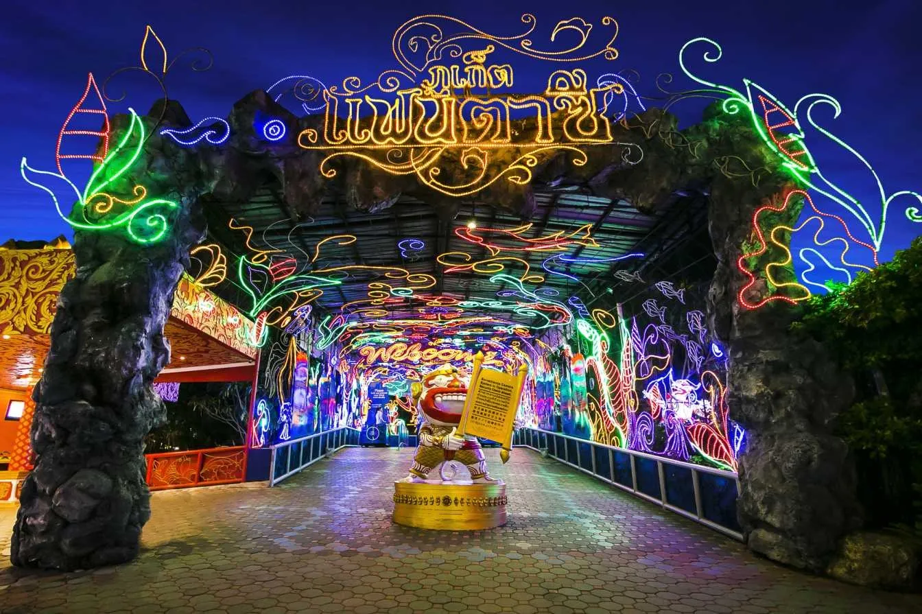 Phuket Fantasea Show with Dinner