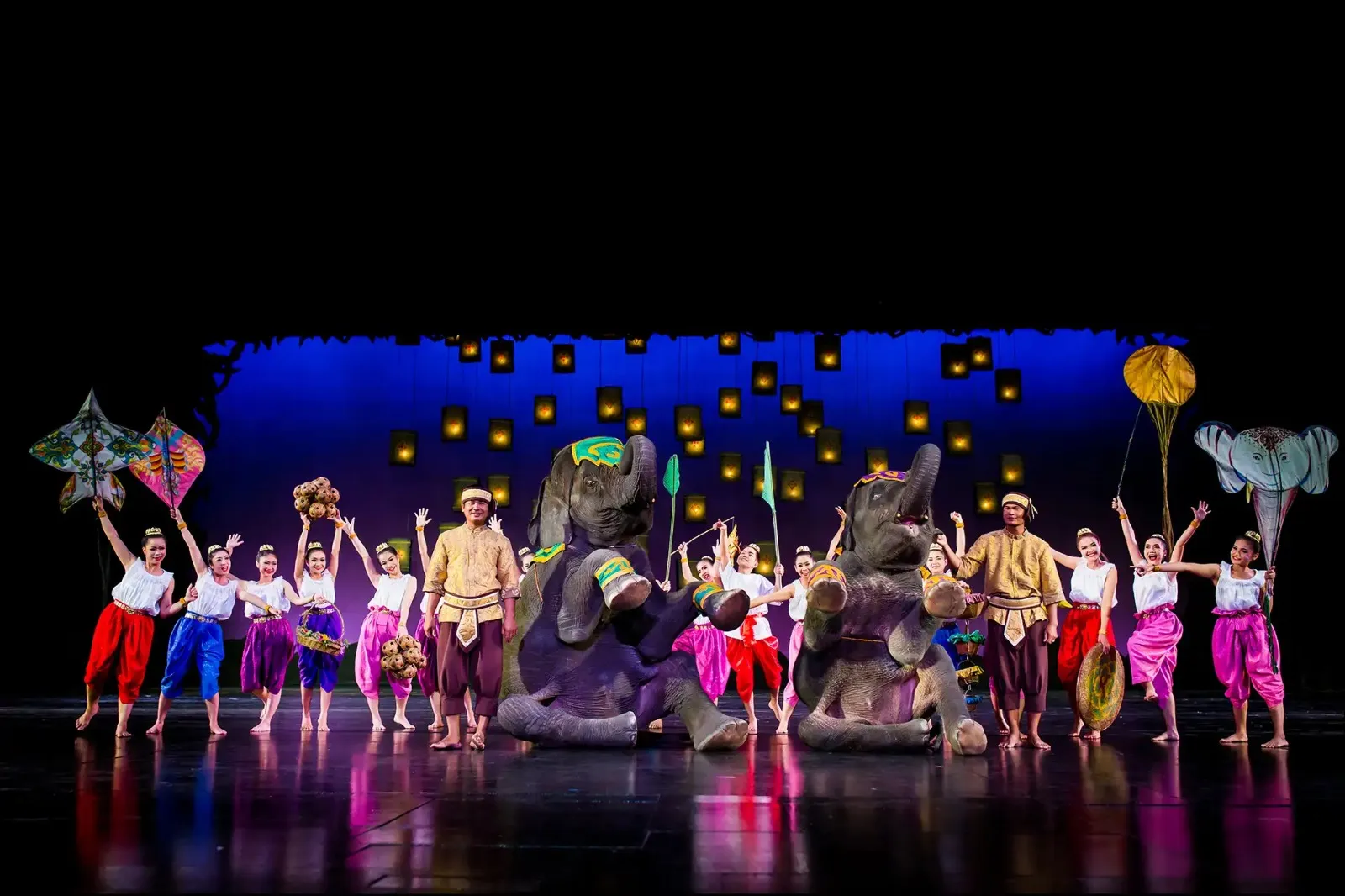 Phuket Fantasea Show with Dinner