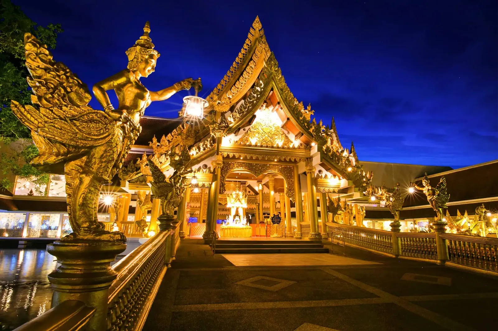 Phuket Fantasea Show with Dinner